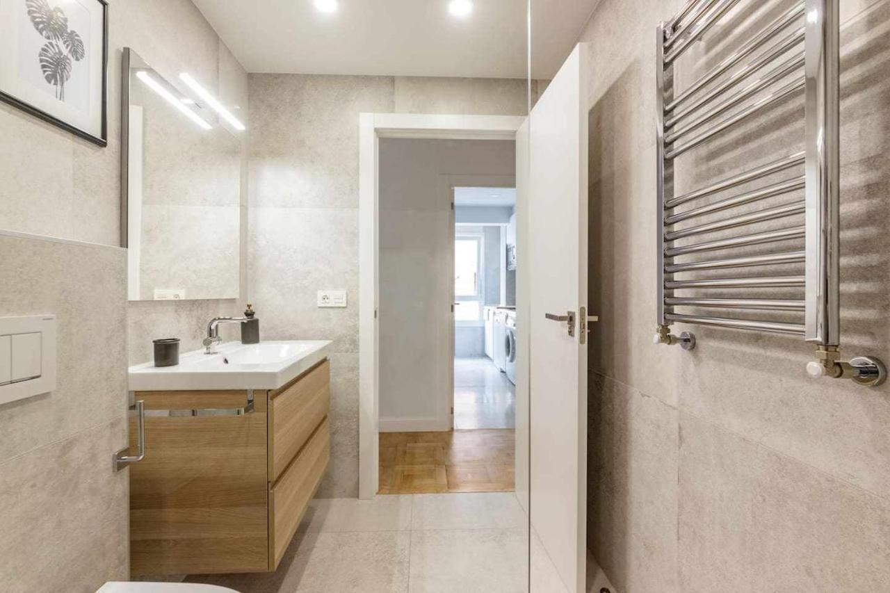 New Amara Suite Friends & Families Parking San Sebastián Esterno foto